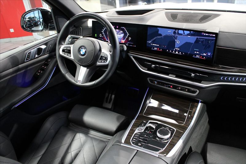BMW X5 xDrive30d M Sport DAProf/NezTo - fotka 13 z 35