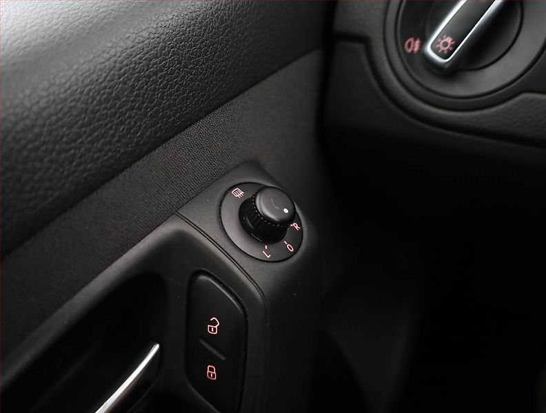 Volkswagen Polo (2011) 1.2 12V - fotka 12 z 13