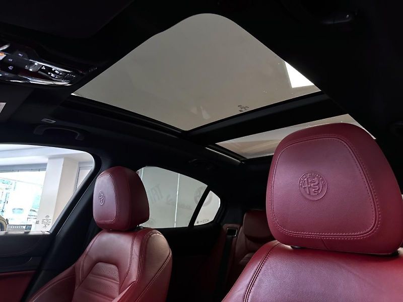 Alfa Romeo Stelvio (2019) 2.0 T 280k AT8 ZF Q4 4x4 Super - fotka 19 z 21