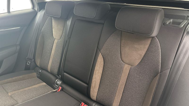 Škoda Octavia 2.0 TDI DSG 4x4 Scout Combi - fotka 16 z 28