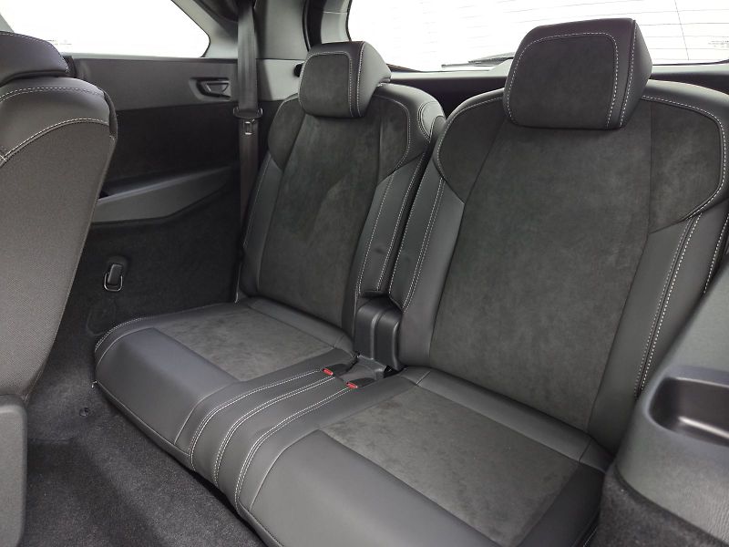 Peugeot 5008 (2025) 5008 GT Hybrid 145 e-DCS6 - fotka 16 z 16