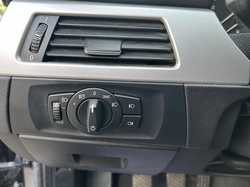 BMW Řada 3 320i  - fotka 27 z 51
