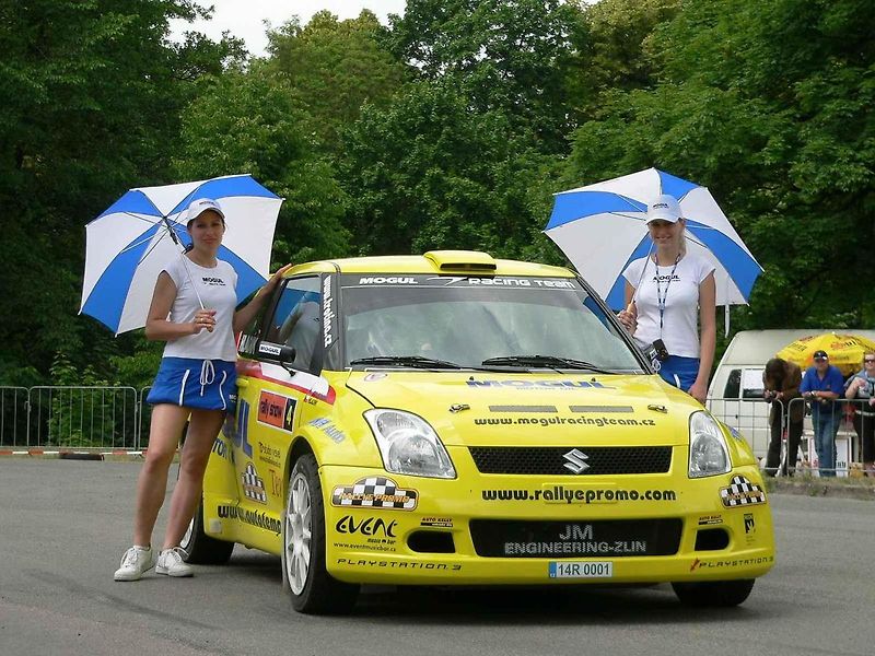 Jiří Hladík se svým zbrusu novým vozem Renault Clio Rally5 Phase II.