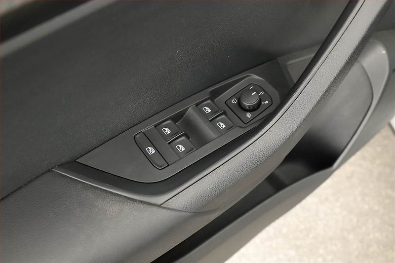 Škoda Karoq (2021) Sportline 2.0 TDI - fotka 16 z 18