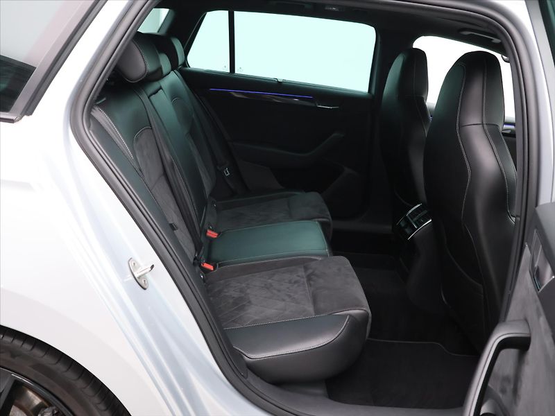 Škoda Superb 2,0 TDI 140kW DSG Sportline - fotka 13 z 28