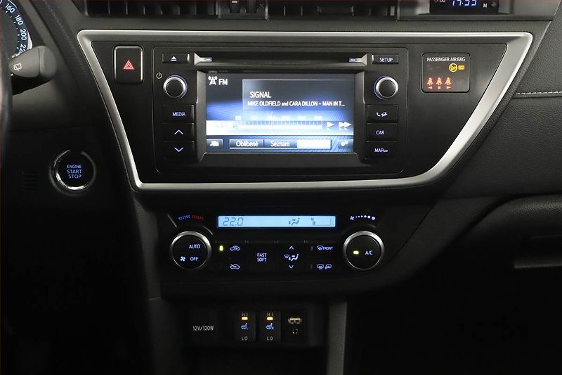 Toyota Auris (2015) 1.6 Valvematic, ČR,1.maj - fotka 11 z 17