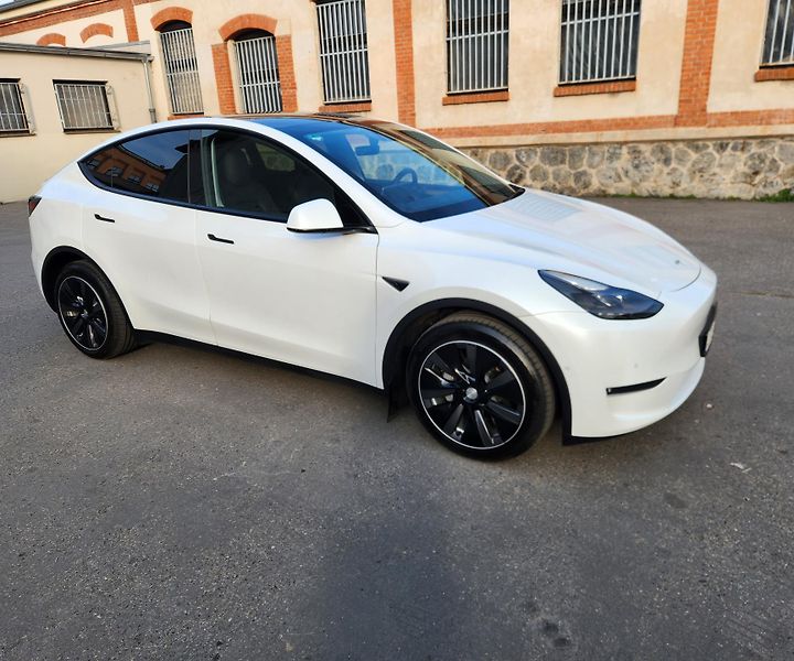 Tesla Model Y (2021) TEPELKO*ZÁRUKA*TAŽNÉ*AWD* - fotka 8 z 45