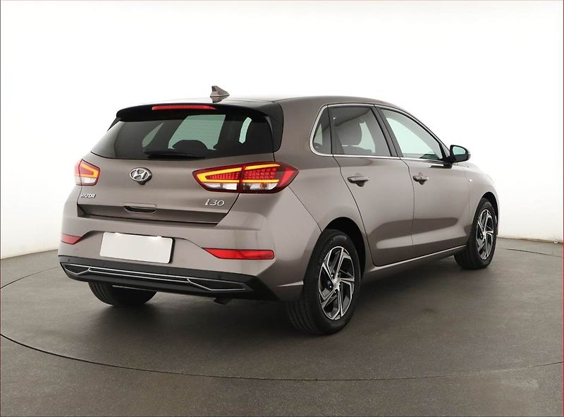 Hyundai i30 (2023) Smart 1.5 T-GDI, Automat, ČR - fotka 5 z 21