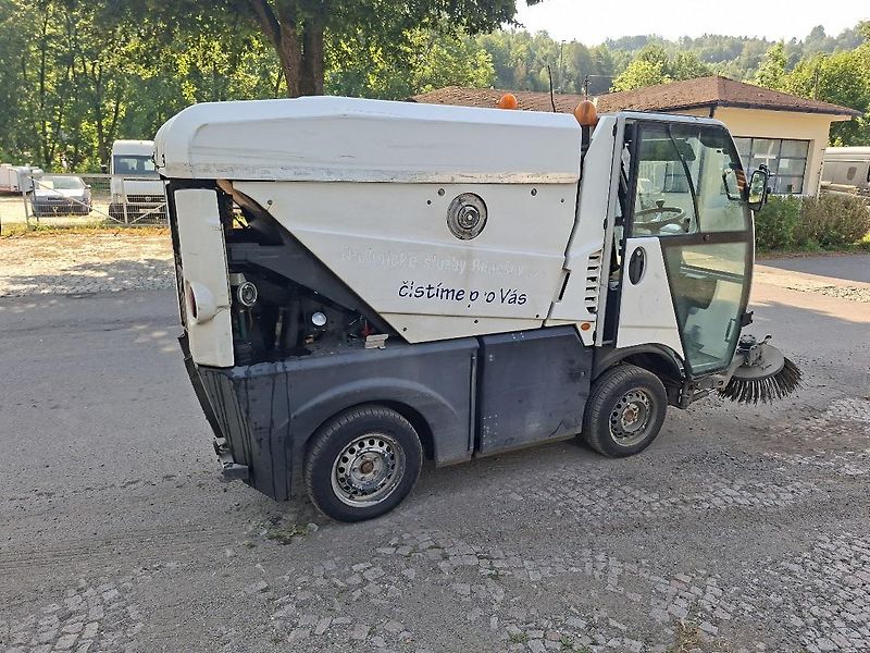 Bucher (2012)  CITYCAT 1000 zametací stroj  - fotka 7 z 13
