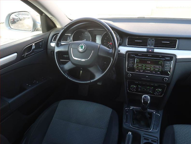 Škoda Superb (2011) Ambition 1.8 TSI, Serv.kniha - fotka 7 z 20