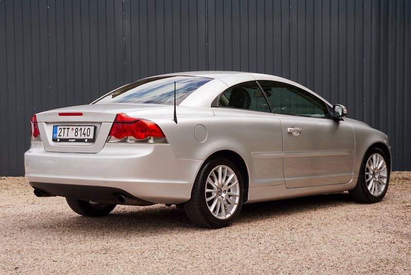 Volvo C70 2.4 D5 MOMENTUM - fotka 11 z 34