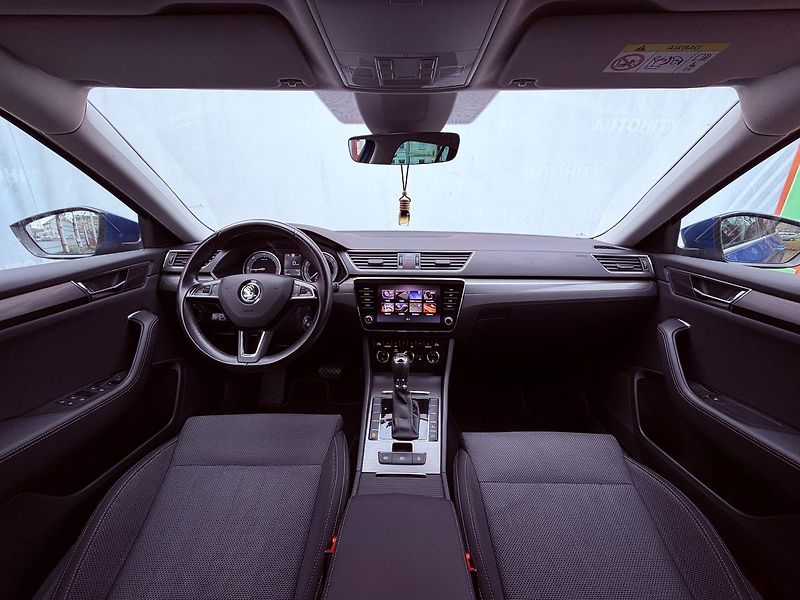 Škoda Superb 2.0 TDi DSG Style, Keyless - fotka 17 z 30