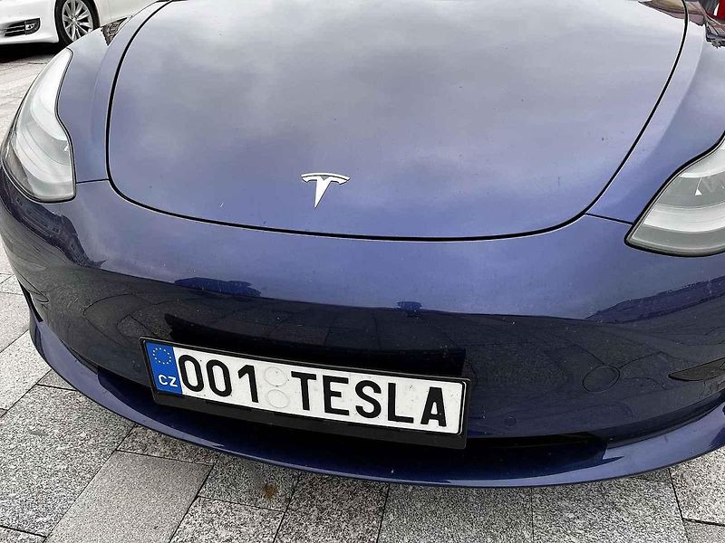 Sraz elektromobilů na náměstí ve Valašském Meziříčí, 5. srpna 2023.