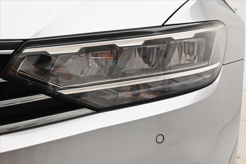 Volkswagen Passat 1,5 TSI 110 kW Business Záruka - fotka 29 z 31