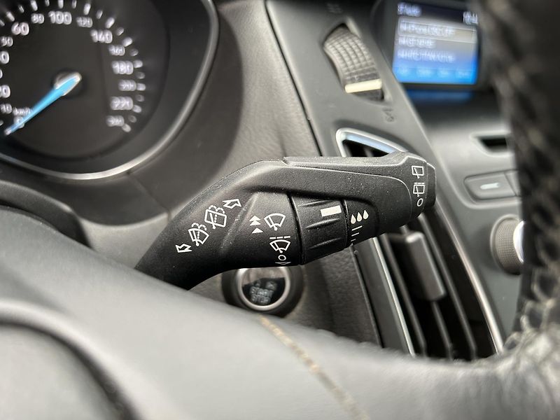 Ford Focus 1.5   Titanium - fotka 13 z 24