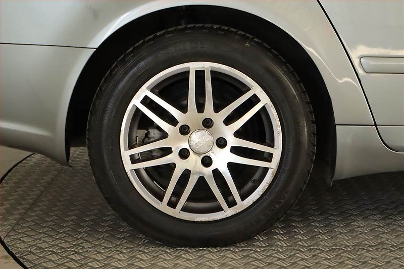 Audi A4 (2006) 2.0 TDI, po STK, jezdí výborně - fotka 15 z 17