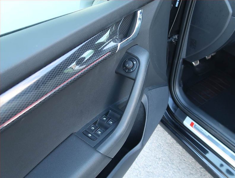 Škoda Octavia (2017) RS 2.0 TDI, Automat - fotka 16 z 17