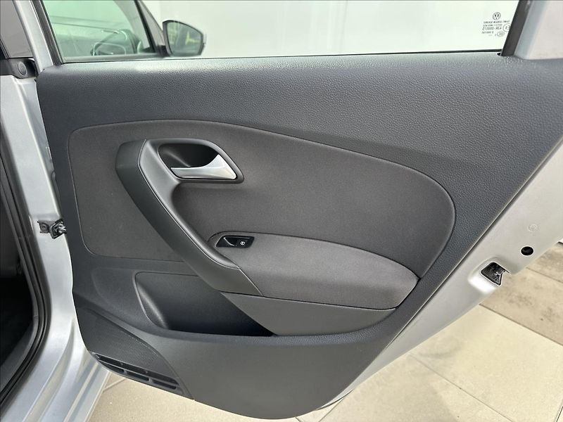 Volkswagen Polo 1,6 TDi Klimatizace serviska - fotka 22 z 35
