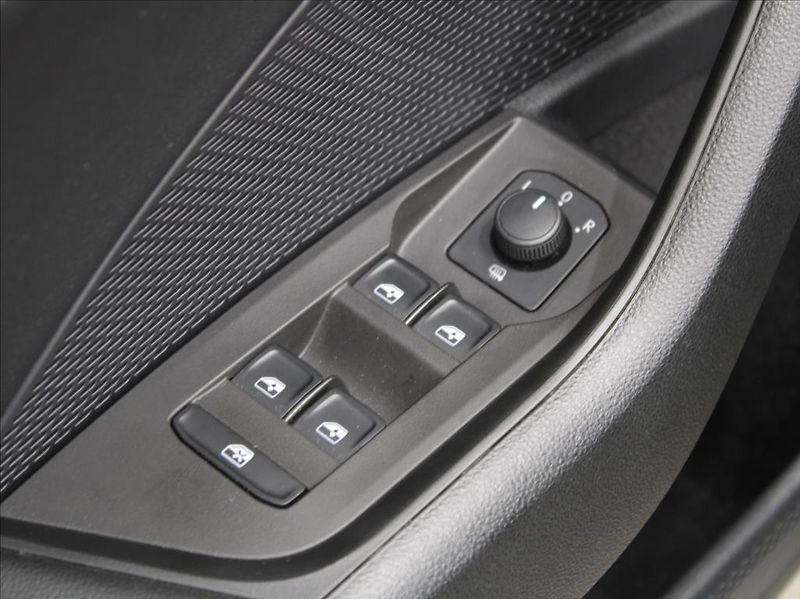 Škoda Octavia 2,0 TDi 85kW DSG Ambi. TAŽNÉ - fotka 15 z 21
