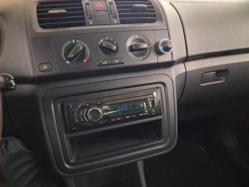 Škoda Fabia (2011) 1.2 TSI, nová STK, zamluveno - fotka 12 z 16