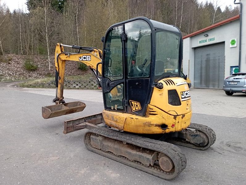 JCB (2012) 8030 - fotka 3 z 19