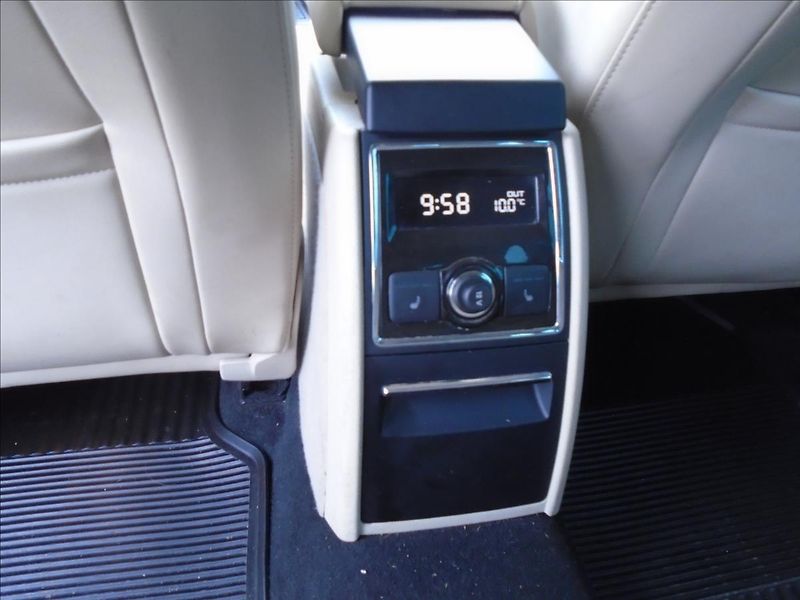 Škoda Superb 2,0   2.0.TDI-CR-125KW - fotka 13 z 28