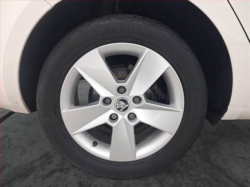Škoda Octavia (2014) Ambition 1.6 TDI, Navi - fotka 15 z 16