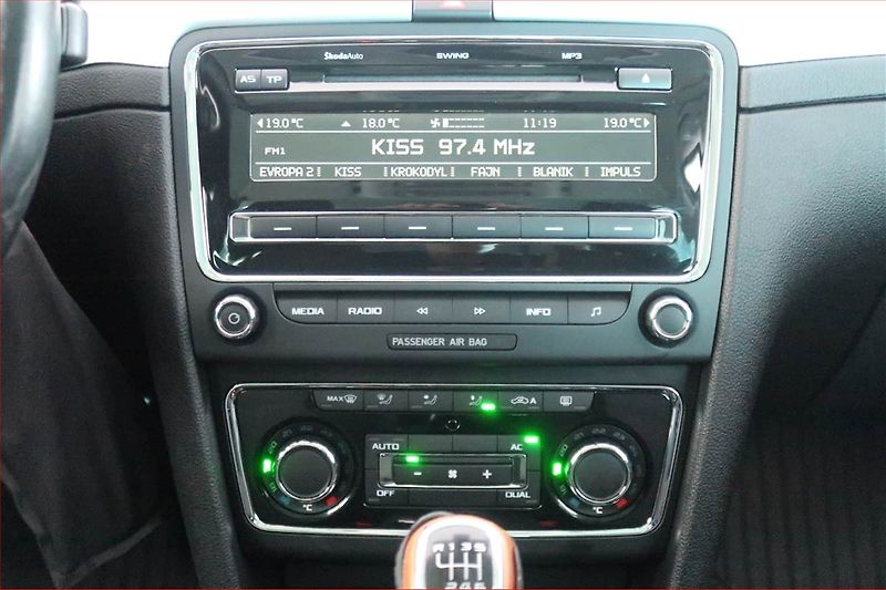 Škoda Superb (2010) 2.0 TDI, Xenony, Tempomat - fotka 12 z 16
