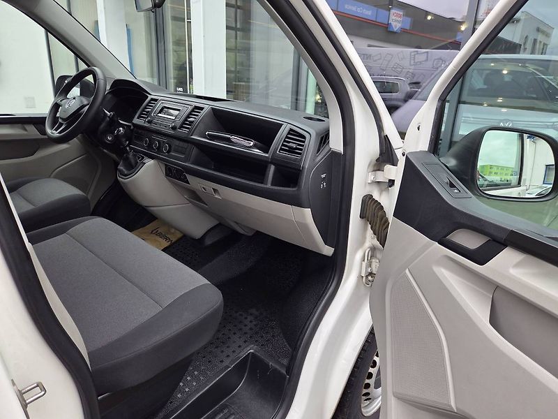 Volkswagen Transporter (2018) 2.0 TDI 9 míst - fotka 20 z 24