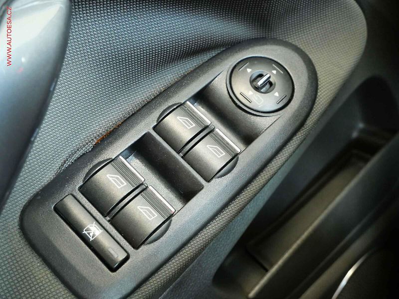 Ford Kuga (2011) 2.0 TDCi 4x4, Navigace - fotka 14 z 22