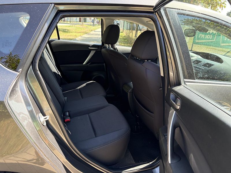 Mazda 3 2.0 Sports-Line AUTOMAT - fotka 23 z 33