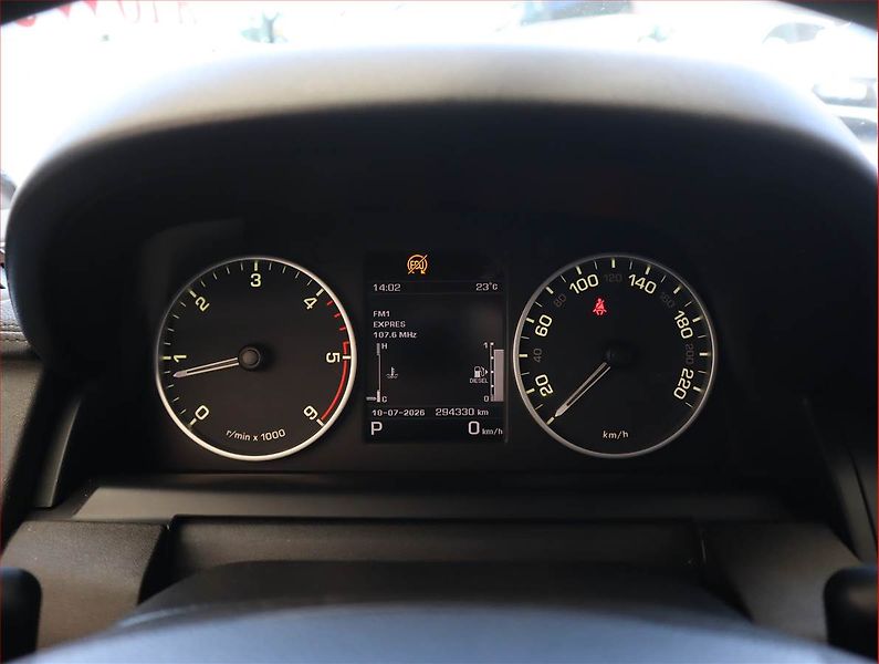 Land Rover Discovery (2016) 3.0 TDV6, 4X4, Automat - fotka 11 z 20