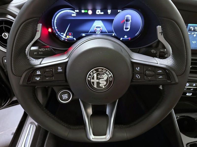 Alfa Romeo Giulia (2024) 2.0T 280k AT8 ZF Q4 4x4 Veloce - fotka 18 z 23