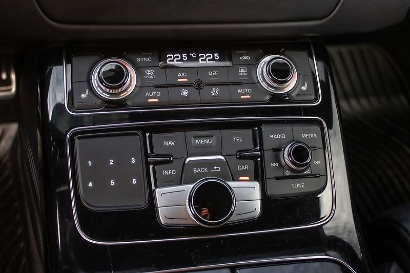 Audi S8 - fotka 18 z 30