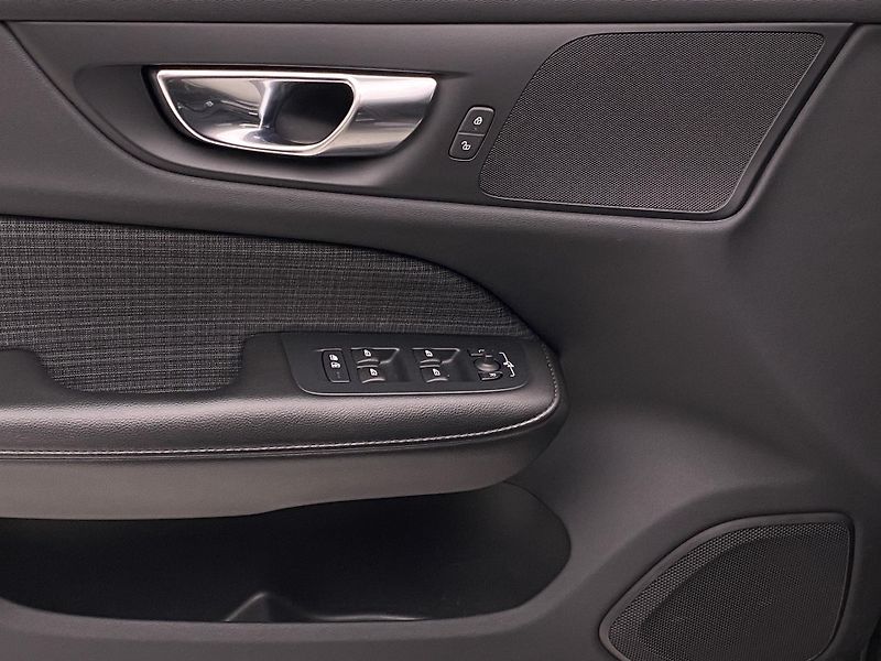 Volvo V60 T6 AWD RECHARGE CORE REZERVACE - fotka 27 z 45
