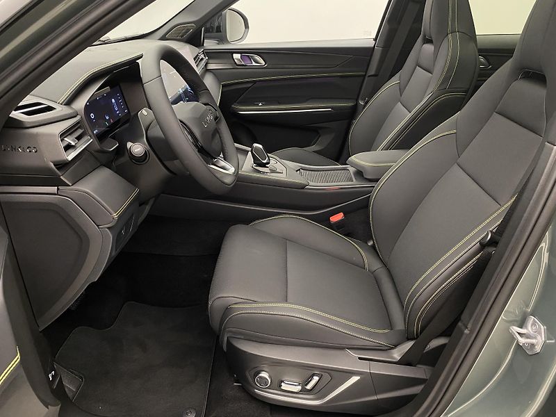 Lynk & Co 01 (2025) MORE PHEV AUT CZ 1.maj - fotka 5 z 90