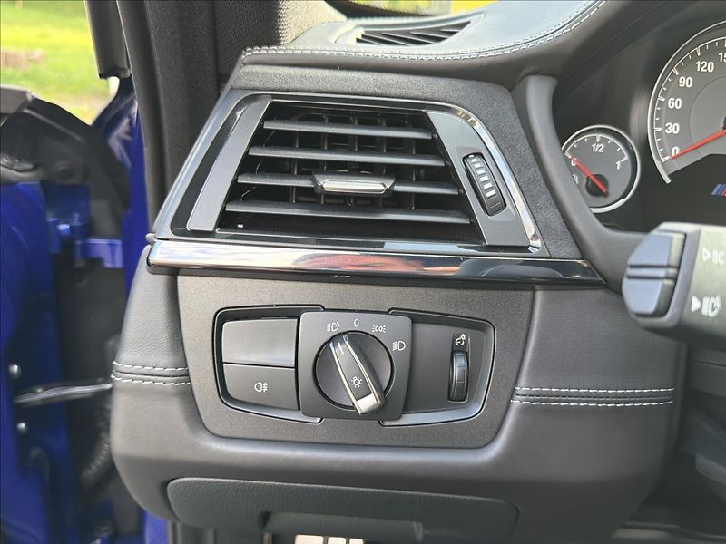 BMW M4 3,0 CS 338 Kw ČR DPH - fotka 34 z 50