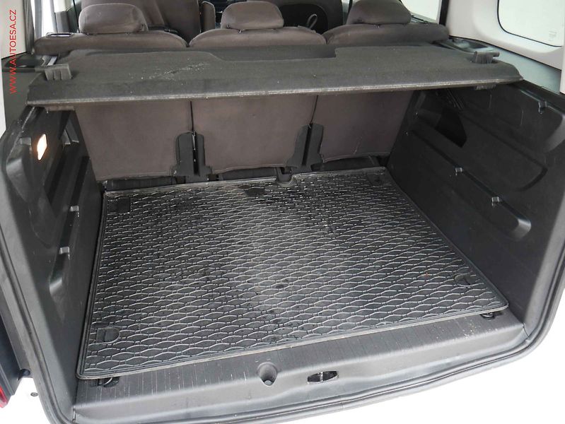 Toyota ProAce City Verso (2023) 1.2T, 1.maj,ČR, Family, AT - fotka 7 z 19