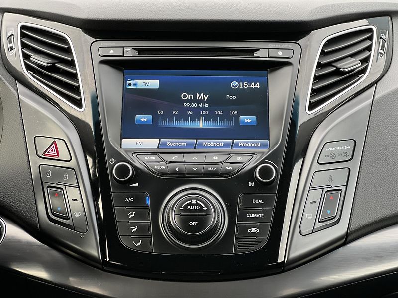 Hyundai i40 1.7CRDi NAVI KAMERA TEMPOMAT - fotka 20 z 46