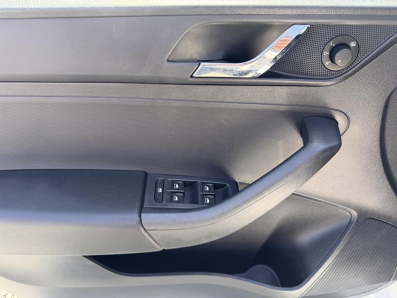 Škoda Rapid spaceback 1.2 TSi,STK 6/28 - fotka 12 z 17