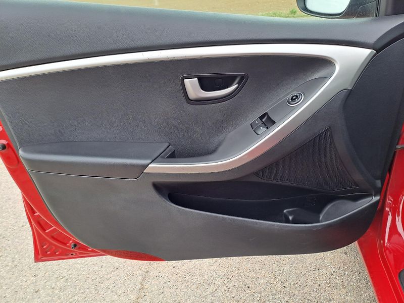 Hyundai i30 1.4i PĚKNÝ STAV, SERVISKA - fotka 24 z 32