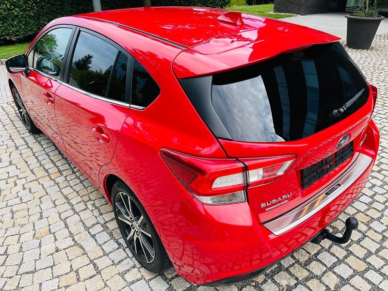 Subaru Impreza 2.0 4x4 AUT EXCLUSIVE SERVISKA - fotka 18 z 47