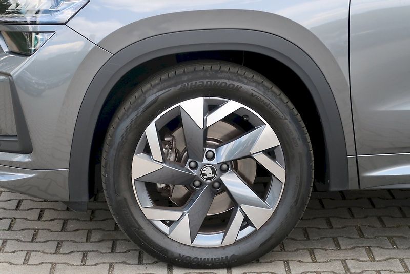 Škoda Kodiaq (2025) SPORTLINE 4X4 2,0 TDI 142 kW D - fotka 7 z 28