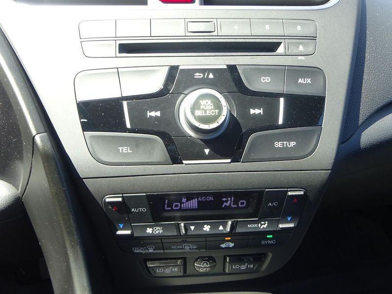 Honda Civic 1.8 i-VTEC 104kW TOURING - fotka 14 z 24