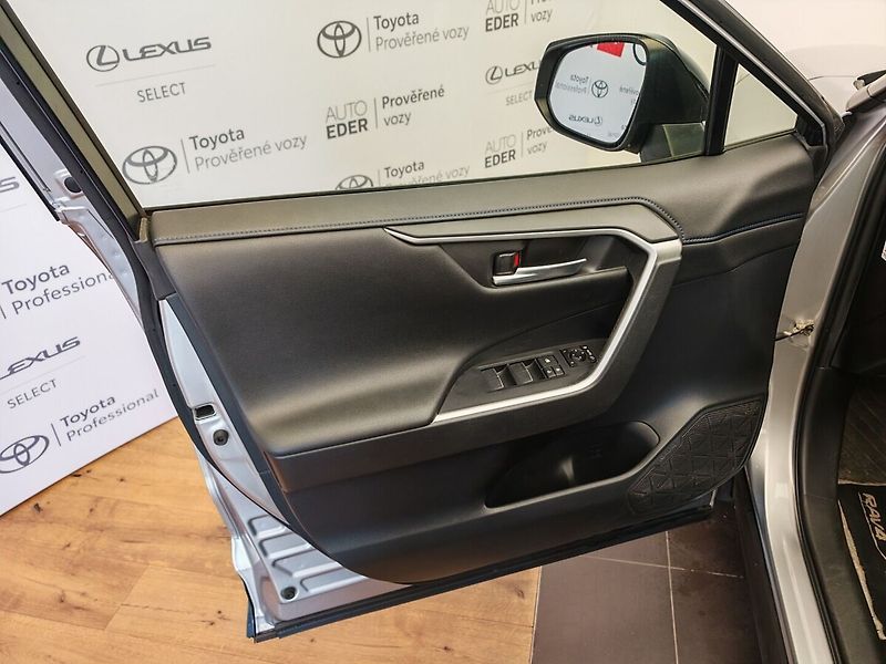 Toyota RAV4 2.5 Hybrid Selection 4WD - fotka 20 z 38