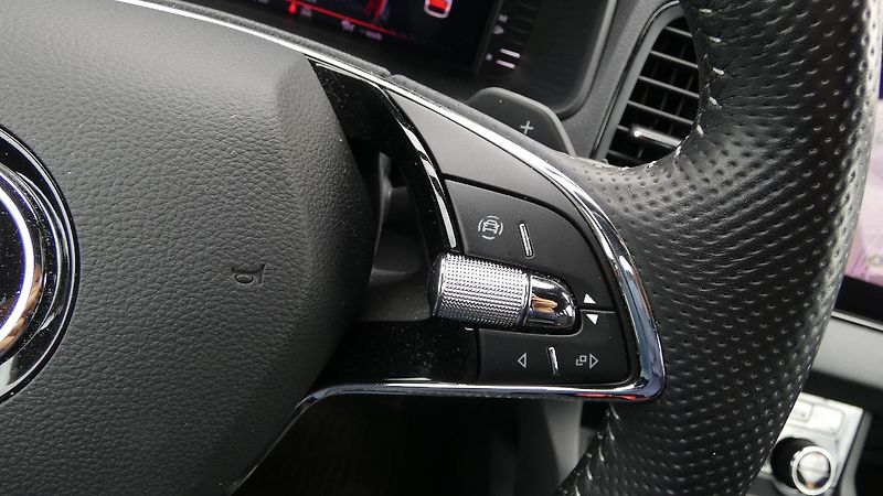 Škoda Karoq 1,5 TSI DSG Sportline - fotka 13 z 24