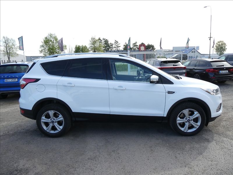 Ford Kuga 2,0 TDCi 110kW Panorama,naviga - fotka 2 z 45