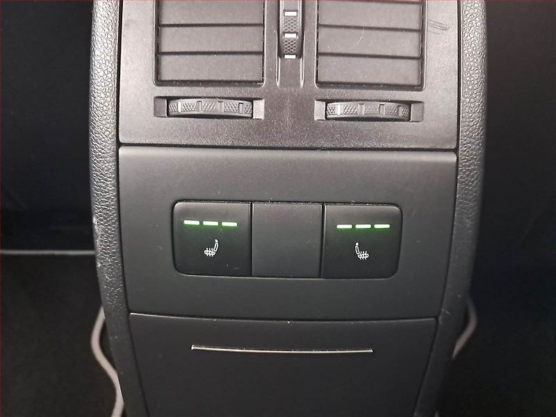 Škoda Octavia (2011) Laurin&Klement 2.0 TDI, 4X4 - fotka 18 z 22