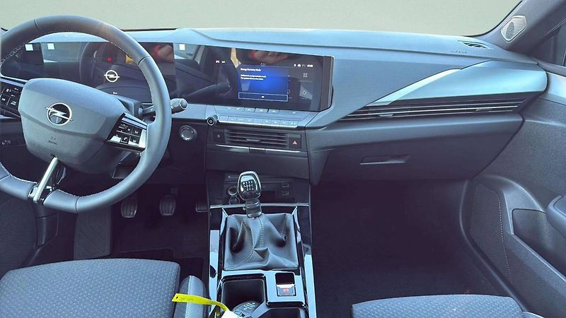 Opel Astra Edition HB 1.2 TURBO (96kW/130 - fotka 14 z 23