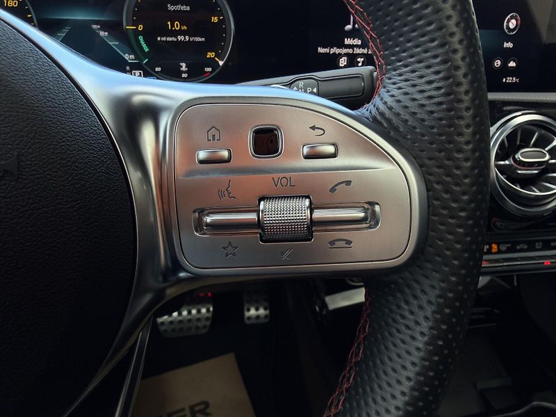Mercedes-Benz CLA 220d Shooting Brake AMG - fotka 24 z 37